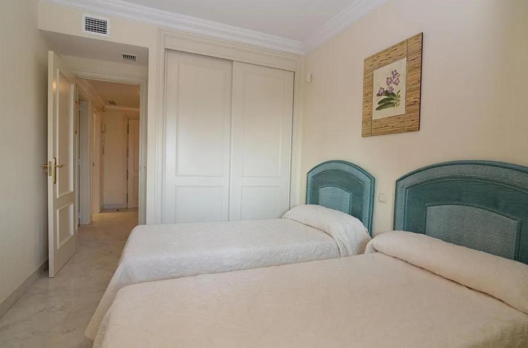 San Pedro De Alcantara Estupendo Piso 2 Hab, Salon, Wifi Apartemen